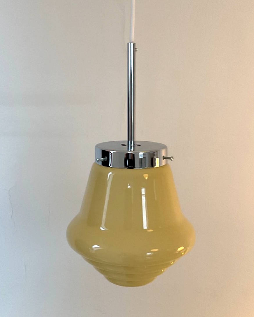 Støvet gul vintage opaline loftlampe