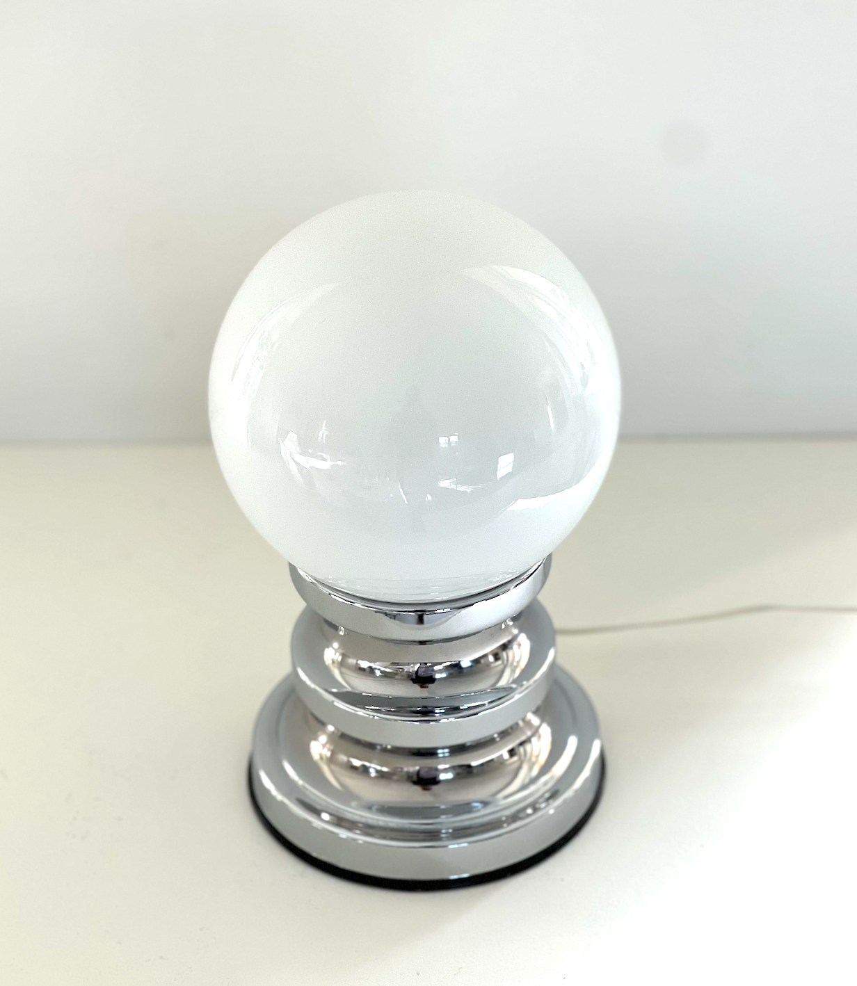 White vintage table lamp with opaline glass globe H: 23cm