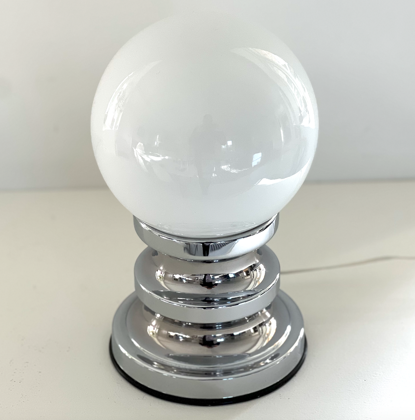 White vintage table lamp with opaline glass globe H: 23cm