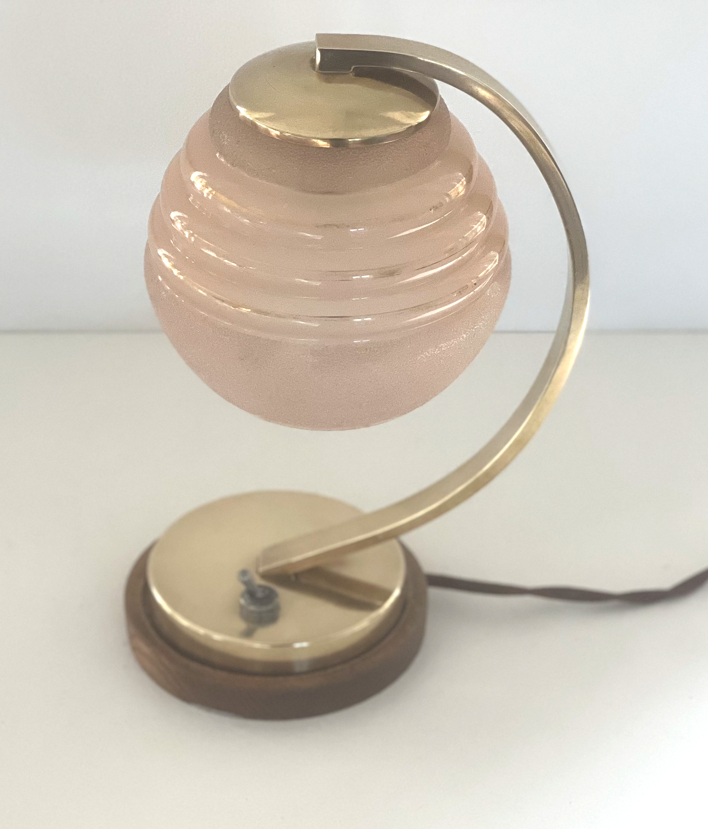 Vintage Art Deco table lamp with salmon coloured glass globe H: 27cm